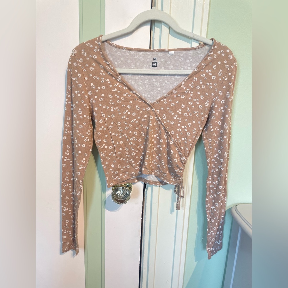 Me to We. Pacsun. Long sleeve wrap shirt. Beige and floral.